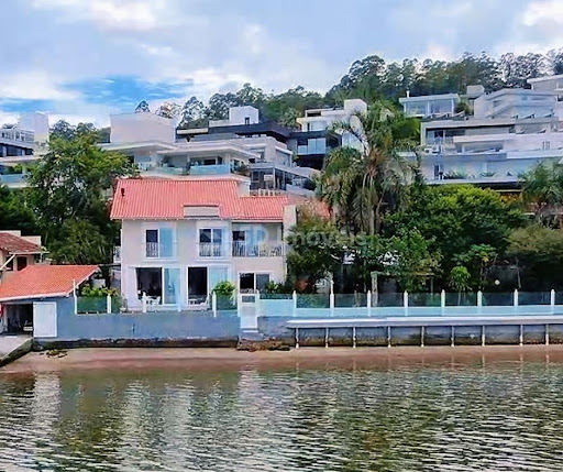 Casa Frente Mar em Cacupé  -  Florianópolis,SC