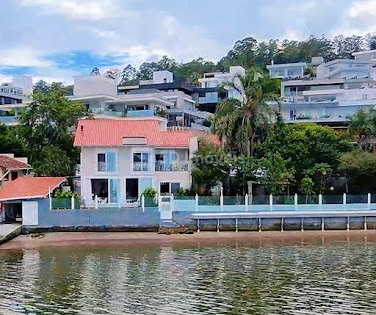 Casa Frente Mar em Cacupé  -  Florianópolis,SC