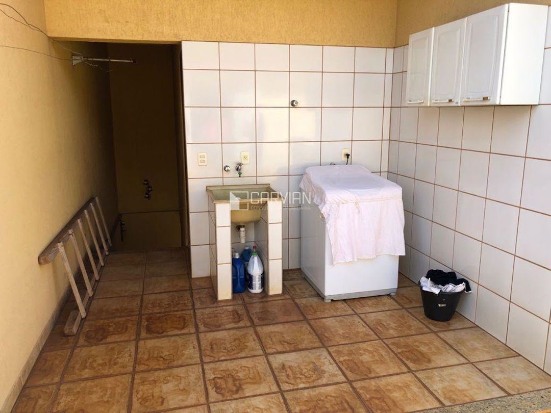 Casa à venda com 4 quartos, 1 suíte, 4 vagas e 335m² no Jardim Califórnia, Ribeirão Preto (SP) — foto 23 de 24