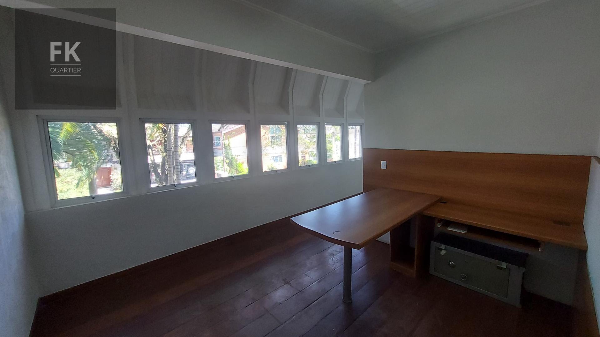 Casa à venda com 5 quartos, 4 suítes, 4 vagas e 250m² no Alphaville Residencial Dois, Barueri (SP) — foto 17 de 30