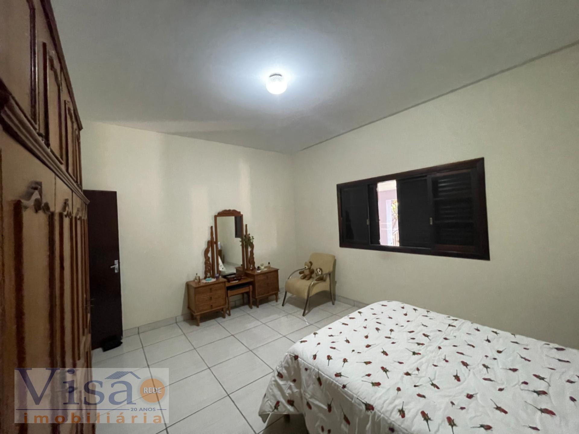 Casa à venda com 4 quartos, 2 suítes, 3 vagas e 200m² no Bairro Vila Mariana, Paracatu (MG) — foto 14 de 16
