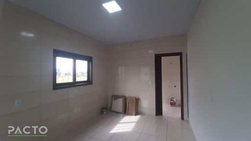 Casa para locação em Arapongas, Araranguá: 56m², 2 dormitórioS, 1 banheiro por R$ 1.100.