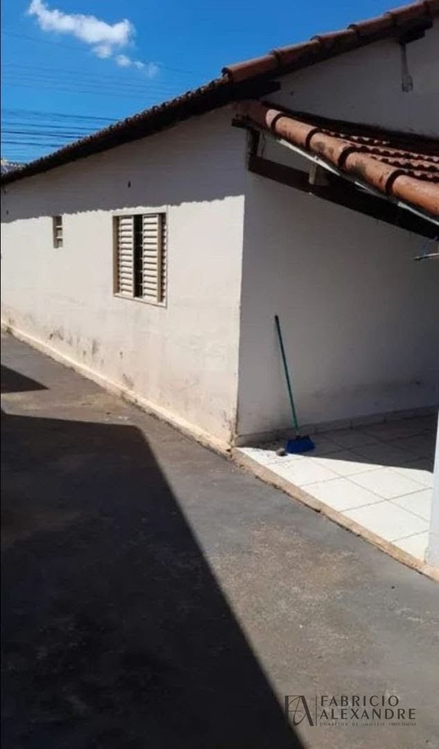 Casa à venda com 2 quartos, 1 banheiro, 2 vagas e 150m² no Jardim Santa Catarina, São José do Rio Preto — foto principal