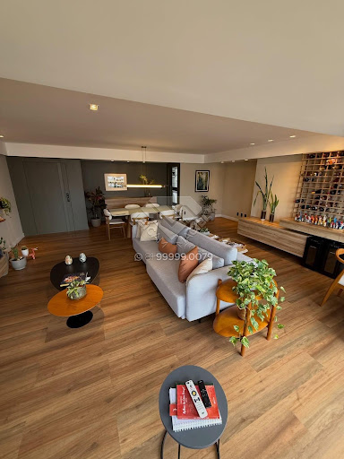 Compre Apartamento à venda com 135m² e 3 quartos em Casa Forte, Recife. Varanda integrada, 3 quartos (2 suítes), 2 vagas e lazer. Agende visita com Leicam Maciel.