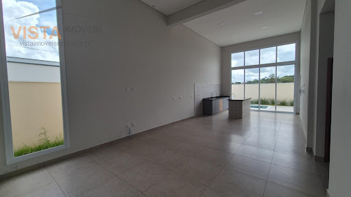 SALA COM PÉ DIREITO ALTO