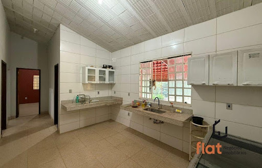 Chácara à Venda em Onça de Pitangui, 3 Quartos, 180m²