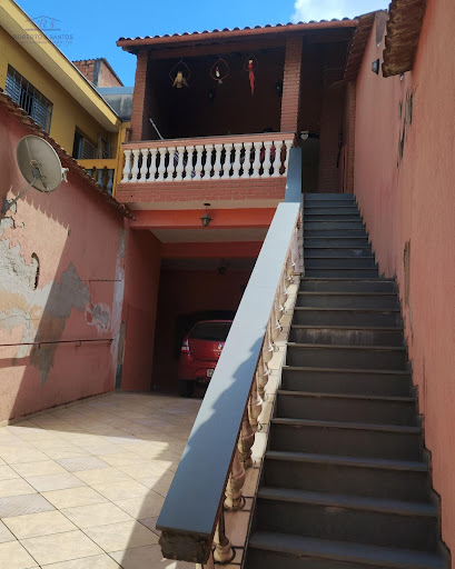 Garagem e Acesso ao Andar Superior 