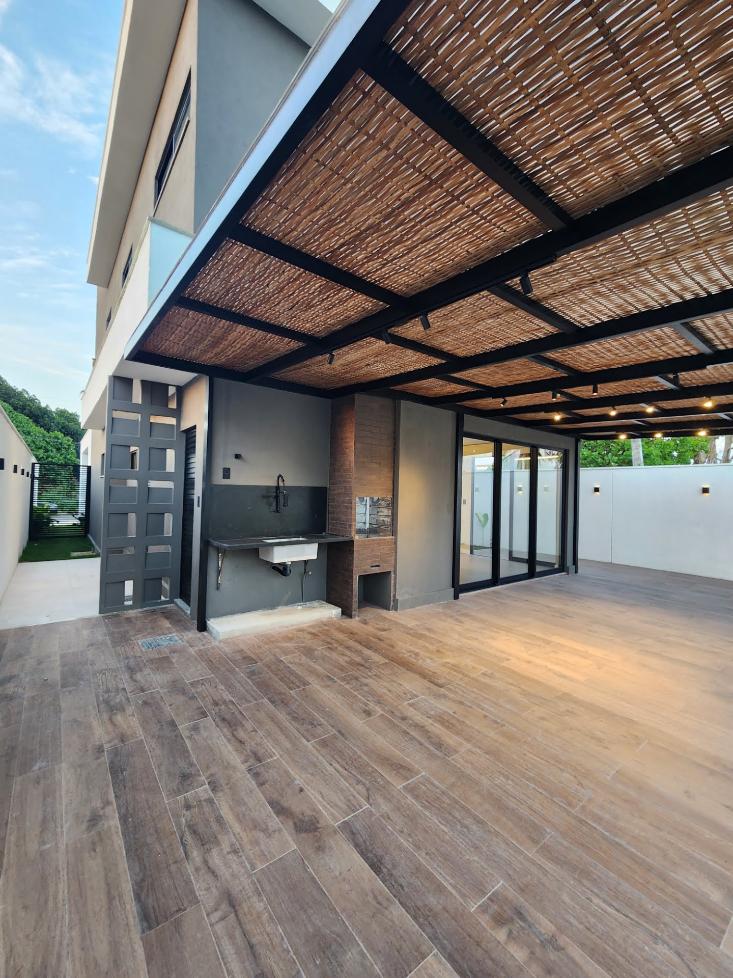 Casa à venda com 4 quartos, 3 suítes, 2 vagas e 402m² no Sim, Feira de Santana (BA) — foto 7 de 23