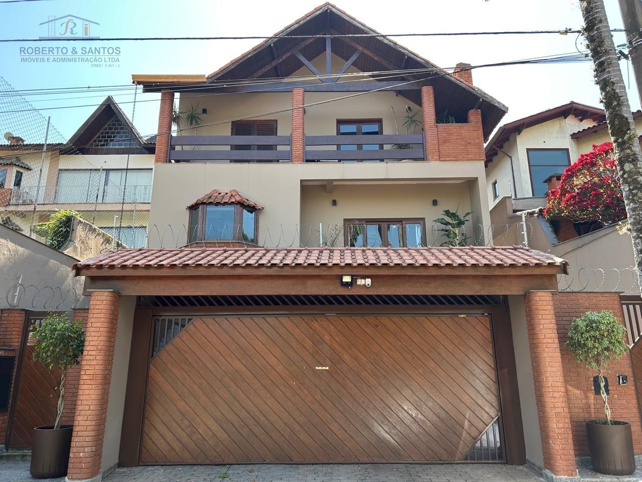 Vista da frente da casa