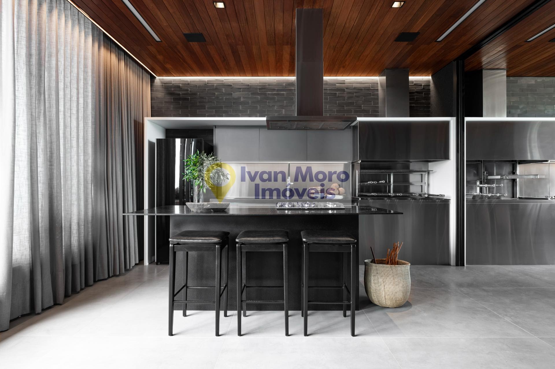 Apartamento à venda com 3 quartos, 3 banheiros, 2 vagas e 242m² no Jurerê, Florianópolis — foto principal