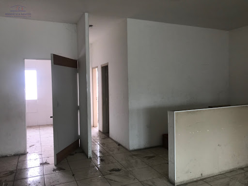 Entrada para os fundos 