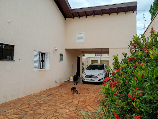 Casa com 4 Quartos, Piscina e Espaço Gourmet para Locação no Giocondo Orsi.