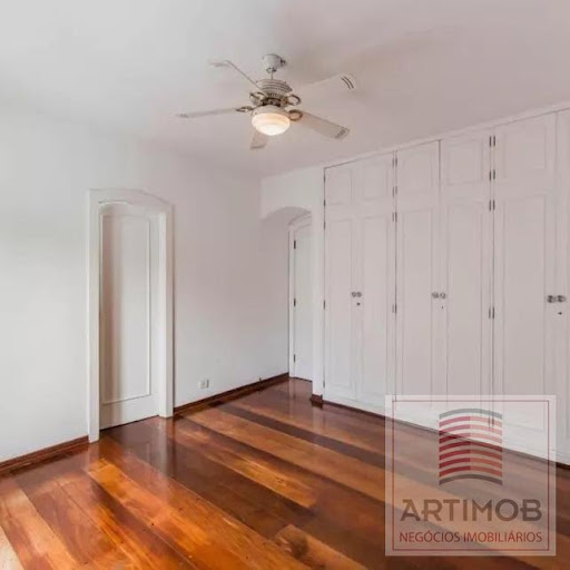 Casa à Venda no Jardim Guedala SP: 443m², 3 Suítes, 5 Banheiros