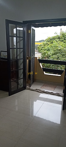 Casa Comercial em Arujá com 5 Dormitórios e Suítes