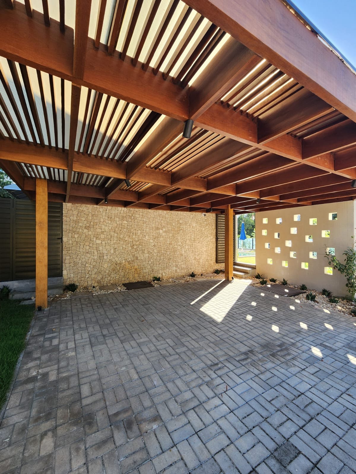 Casa à venda com 6 quartos, 6 suítes, 4 vagas e 504m² no Guarajuba, Camaçari (BA) — foto 16 de 30
