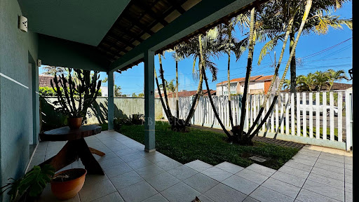 Sobrado à venda em Brejatuba, Guaratuba | 4 dorms, 3 suítes