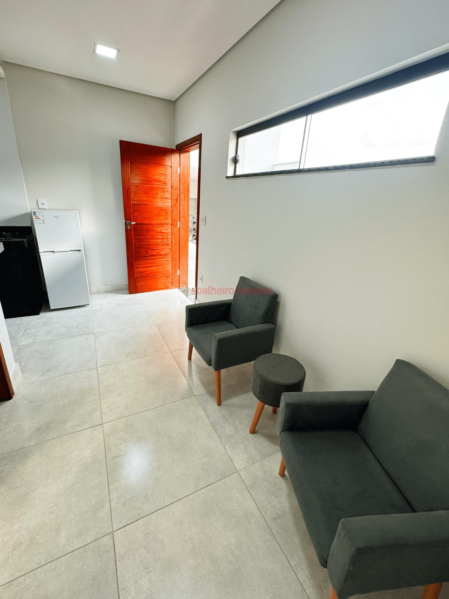 Sala com poltronas 