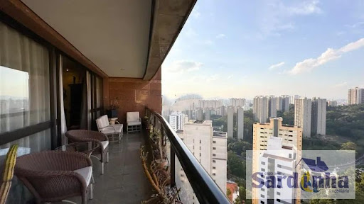 Apartamento à Venda em Vila Suzana SP, 226m², 3 Suítes, 5 Banheiros