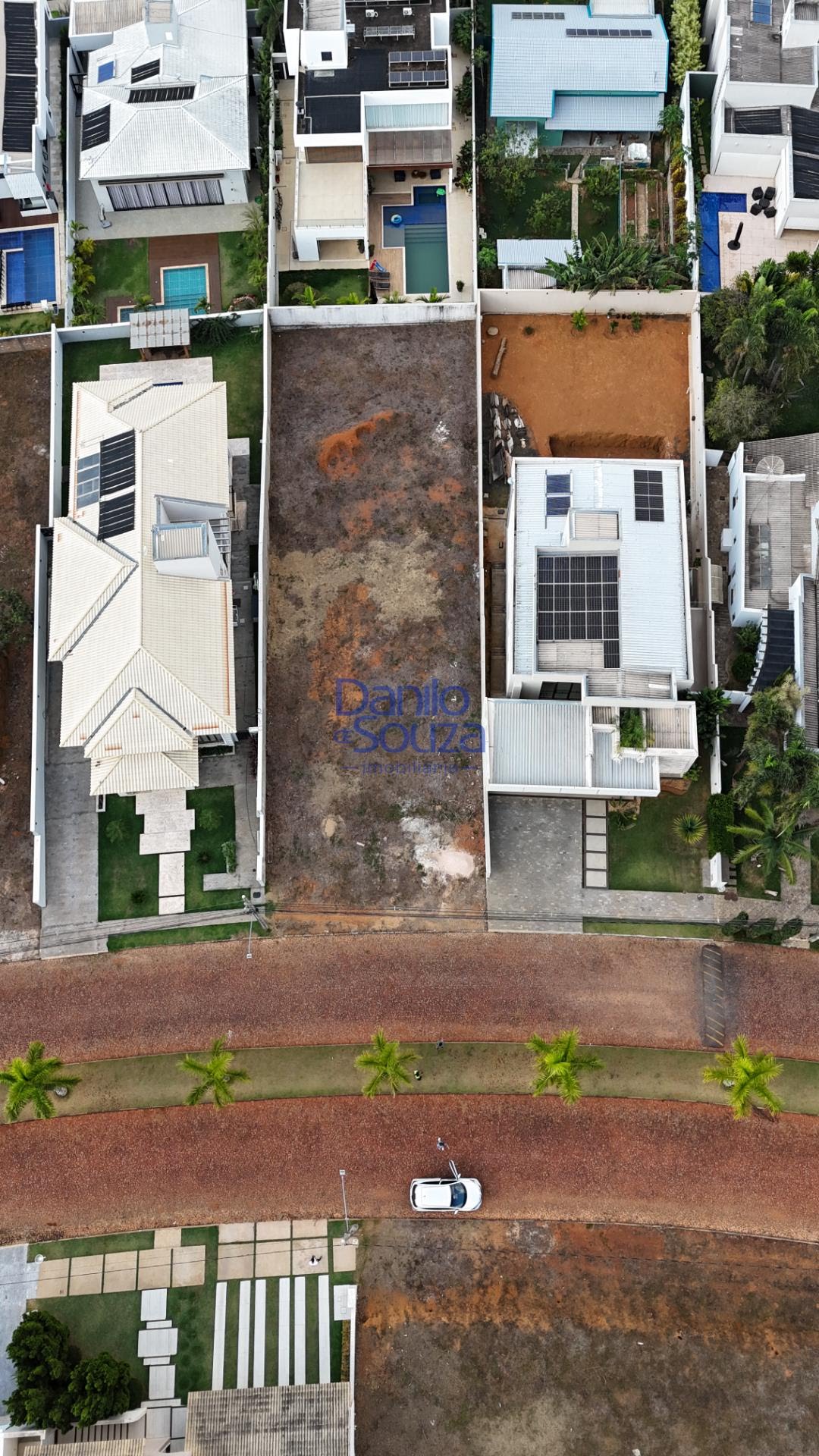 Terreno à venda com 825m² de terreno no Riviera do Lago, Araxá — foto principal