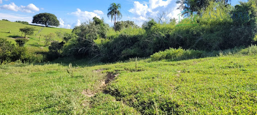Terreno para chácara com área de preservação ambiental e lagoa no bairro Graminha em São Pedro: venda por R$ 600.000,00