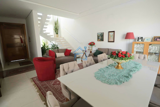 Casa três suítes e piscina no Cond. Resid. Villagio Milano