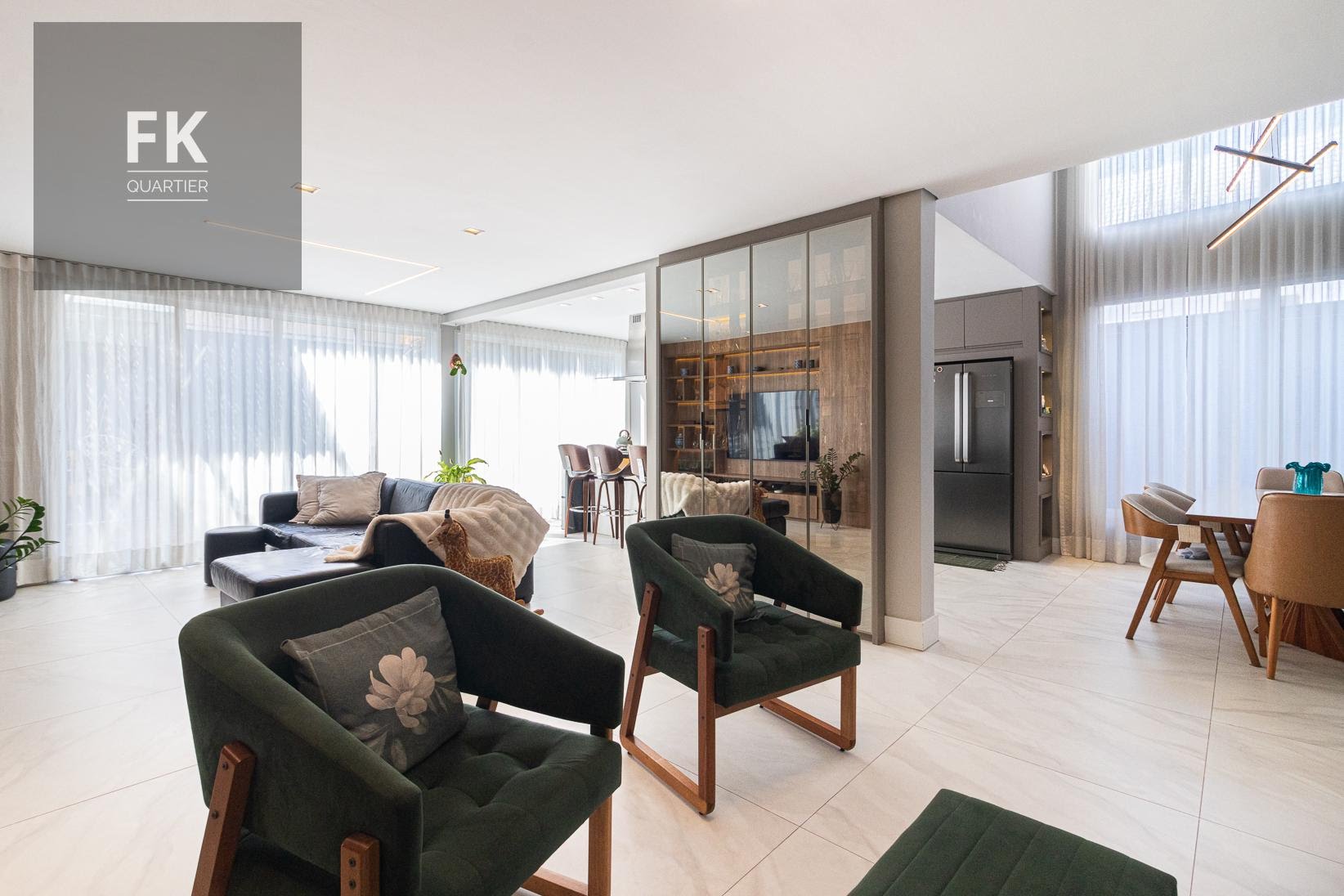 Casa à venda com 4 quartos, 6 banheiros, 4 vagas e 319m² no Alphaville, Santana de Parnaíba — foto principal