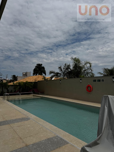 Piscina do condomínio Dom