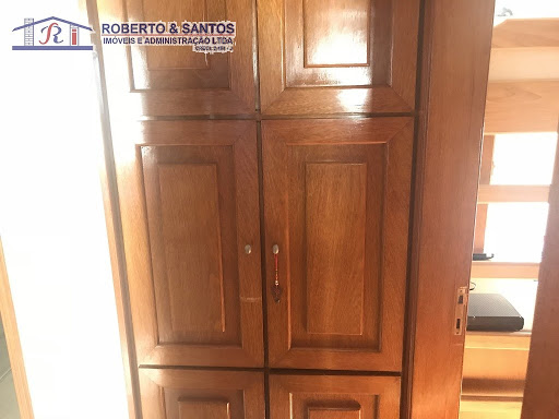 Armário no corredor