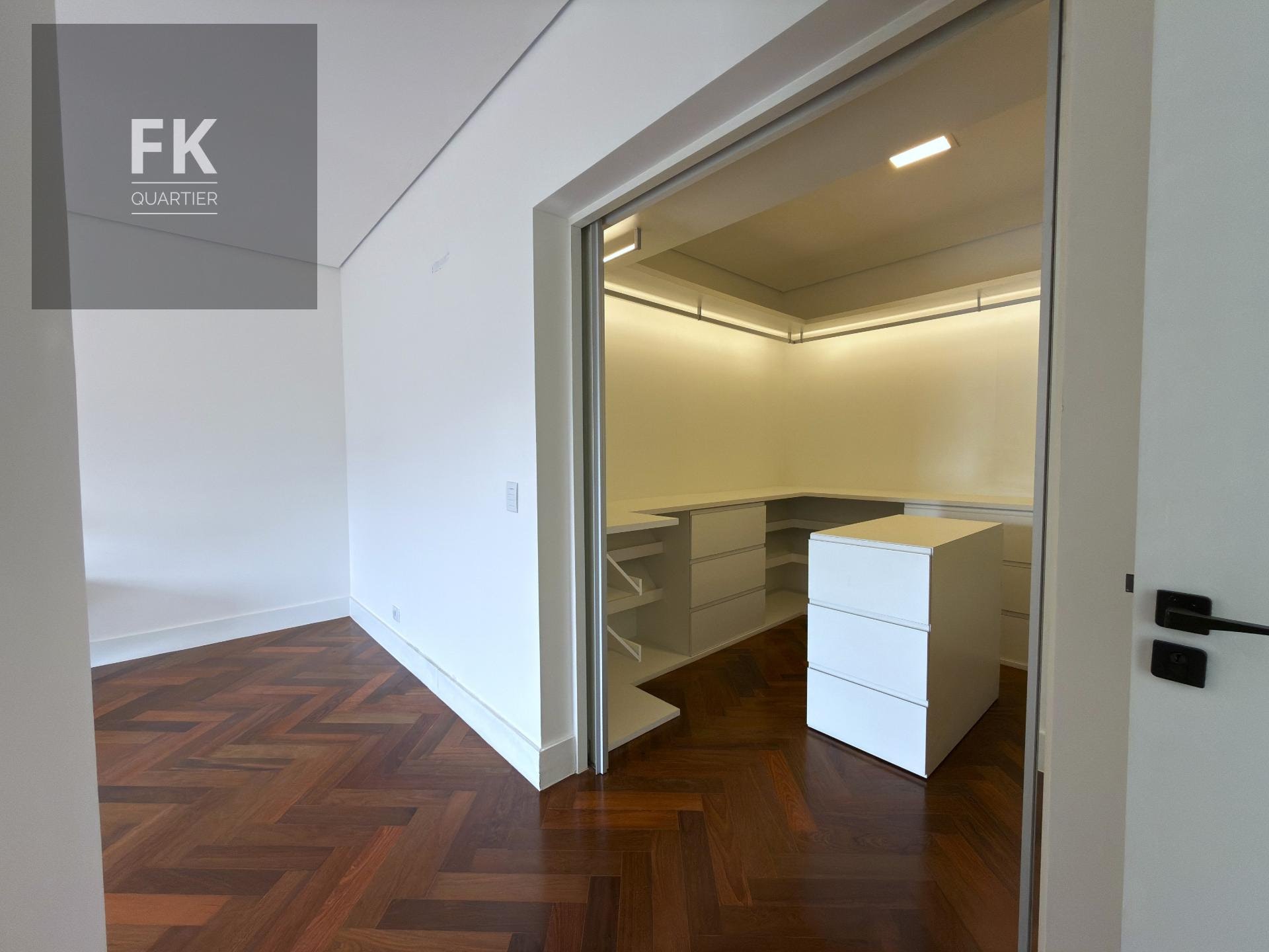 Casa à venda com 5 quartos, 5 suítes, 6 vagas e 422m² no Cidade Tamboré, Santana de Parnaíba (SP) — foto 25 de 30