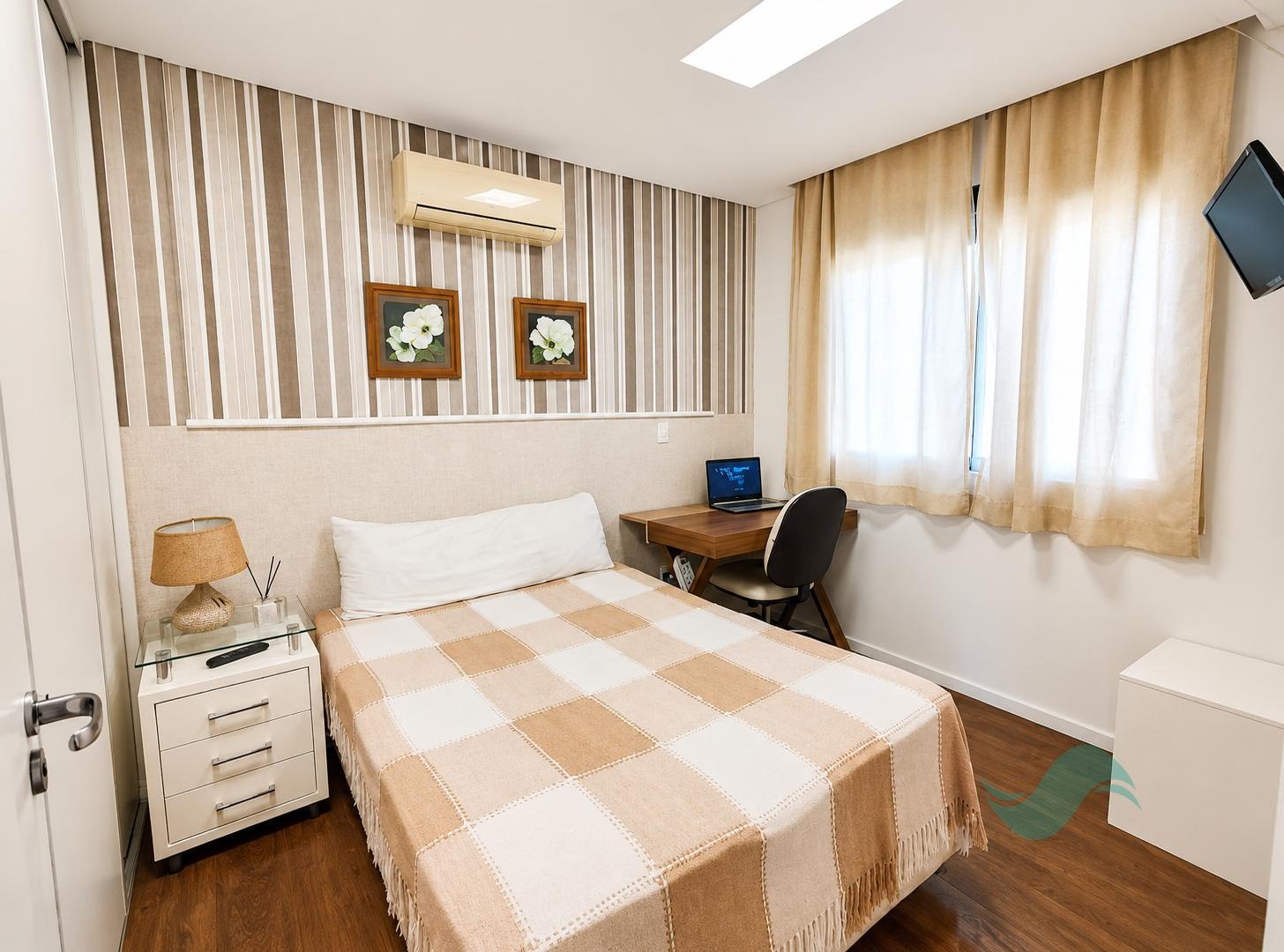Suite 1