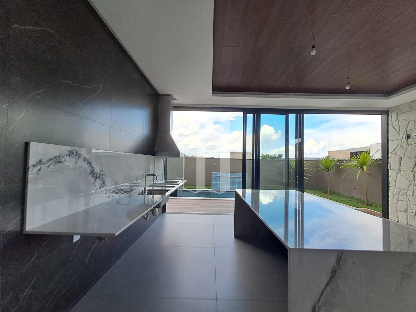 Casa à venda com 4 quartos, 6 banheiros, 6 vagas e 320m² no Parque Cidade, Goiânia — foto principal