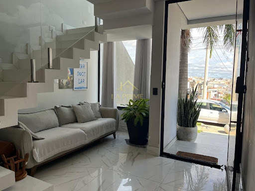 Casa em Condomínio no Jardim Eucaliptos em Sorocaba, 199m²,  03 dormitórios, 01 suíte , 02 vagas de garagem.