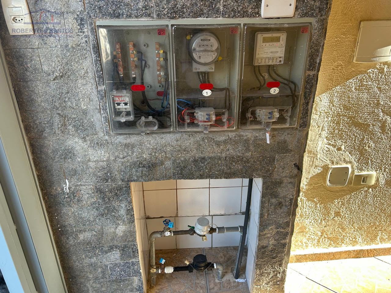 Agua e luz separadas