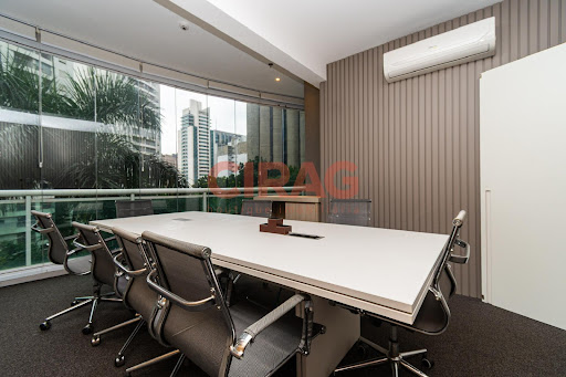 Sala de 133m² em Cerqueira César com 3 banheiros  05 vagas de garagem.