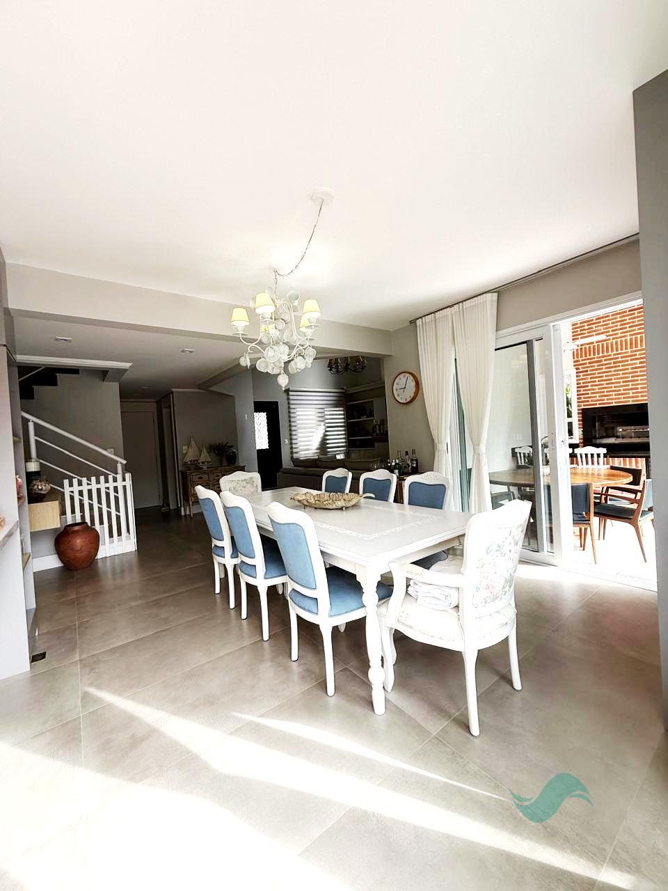 Casa à venda com 3 quartos, 3 suítes, 2 vagas e 231m² no Jurerê Internacional, Florianópolis (SC) — foto 16 de 23
