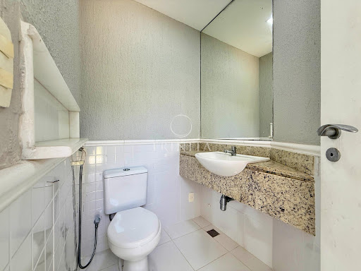 Lavabo externo da casa à venda no condomínio Crystal Lake