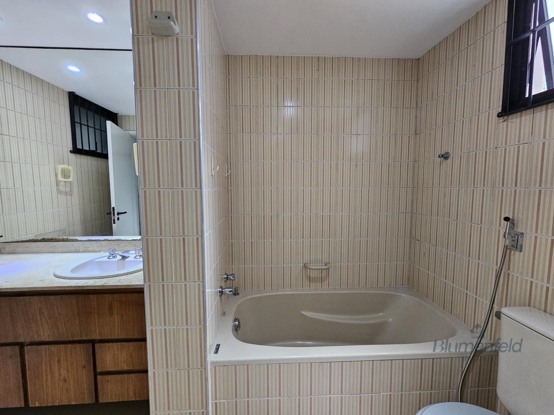 Apartamento para alugar com 3 quartos, 1 suíte, 1 vaga e 120m² no Moema, São Paulo (SP) — foto 26 de 28