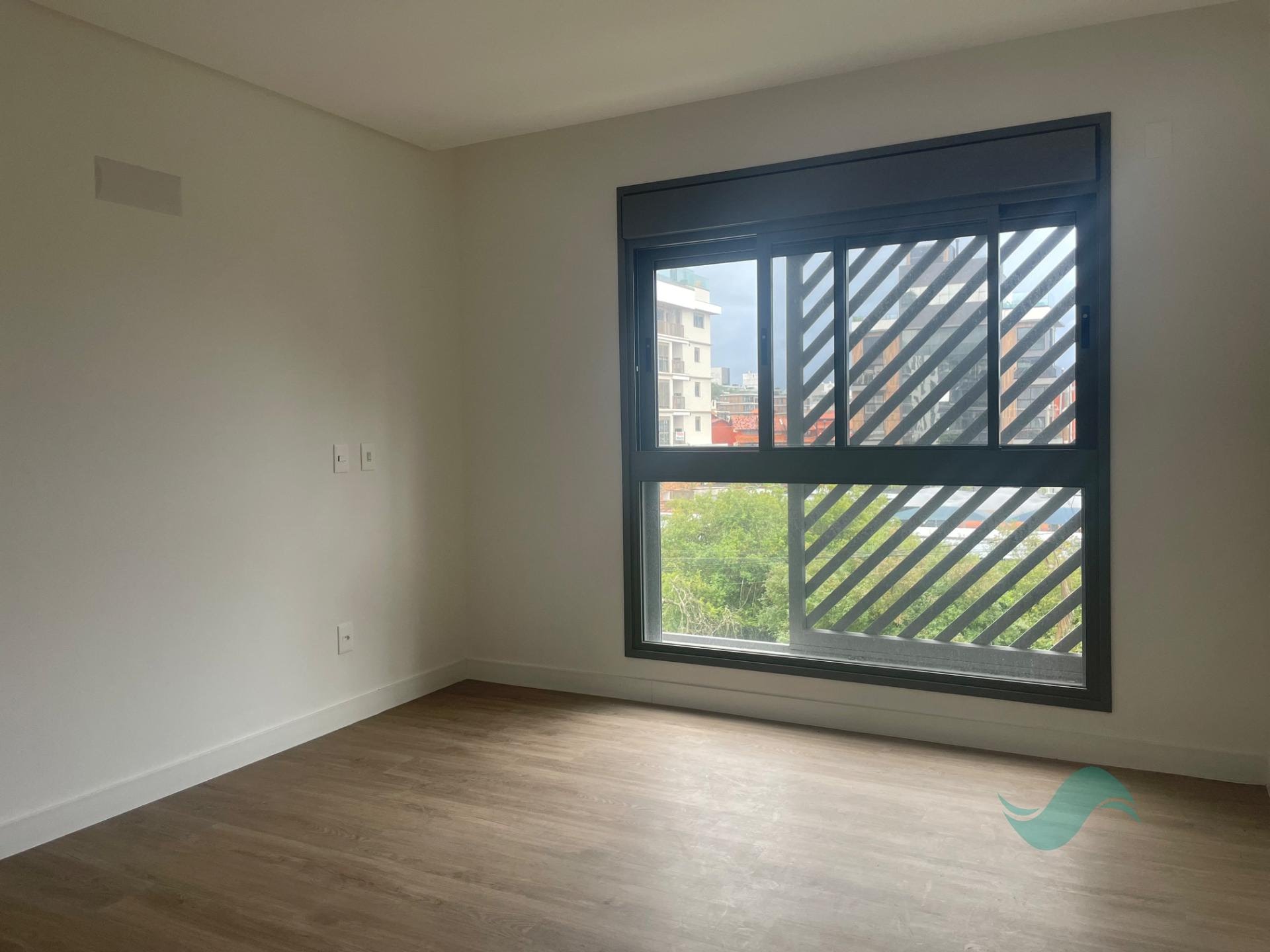 Apartamento à venda com 3 quartos, 3 suítes, 2 vagas e 120m² no Jurerê, Florianópolis (SC) — foto 4 de 12