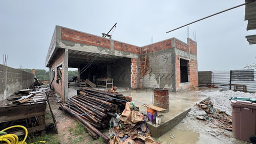 Casa no Alphaville, Serra: 4 Dormitórios e 2 Suítes à Venda