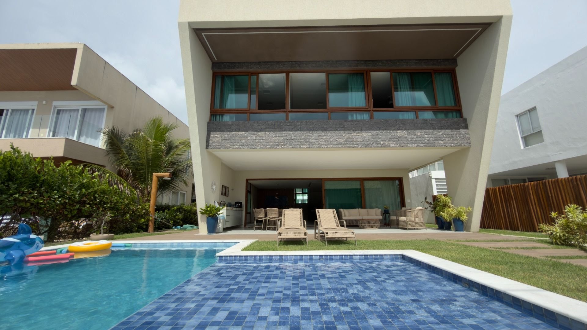 Casa à venda com 6 quartos, 6 suítes, 4 vagas e 347m² no Muro Alto, Ipojuca (PE) — foto 2 de 30