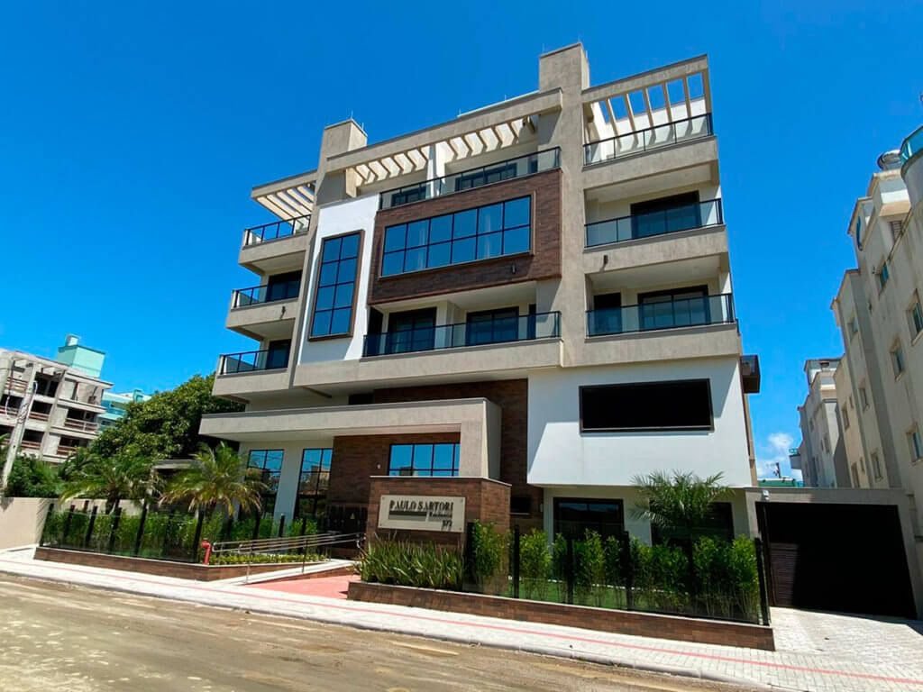Cobertura à venda com 2 quartos, 3 banheiros, 2 vagas e 107m² no Bombinhas, Bombinhas — foto principal