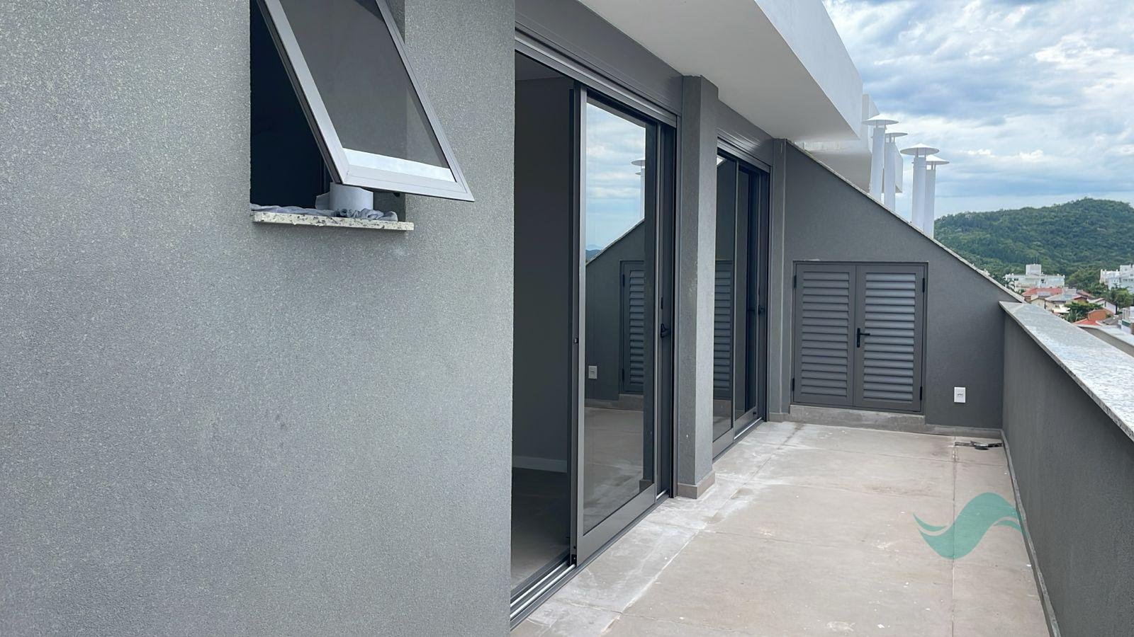 Cobertura à venda com 3 quartos, 3 suítes, 2 vagas e 216m² no Jurerê, Florianópolis (SC) — foto 9 de 16