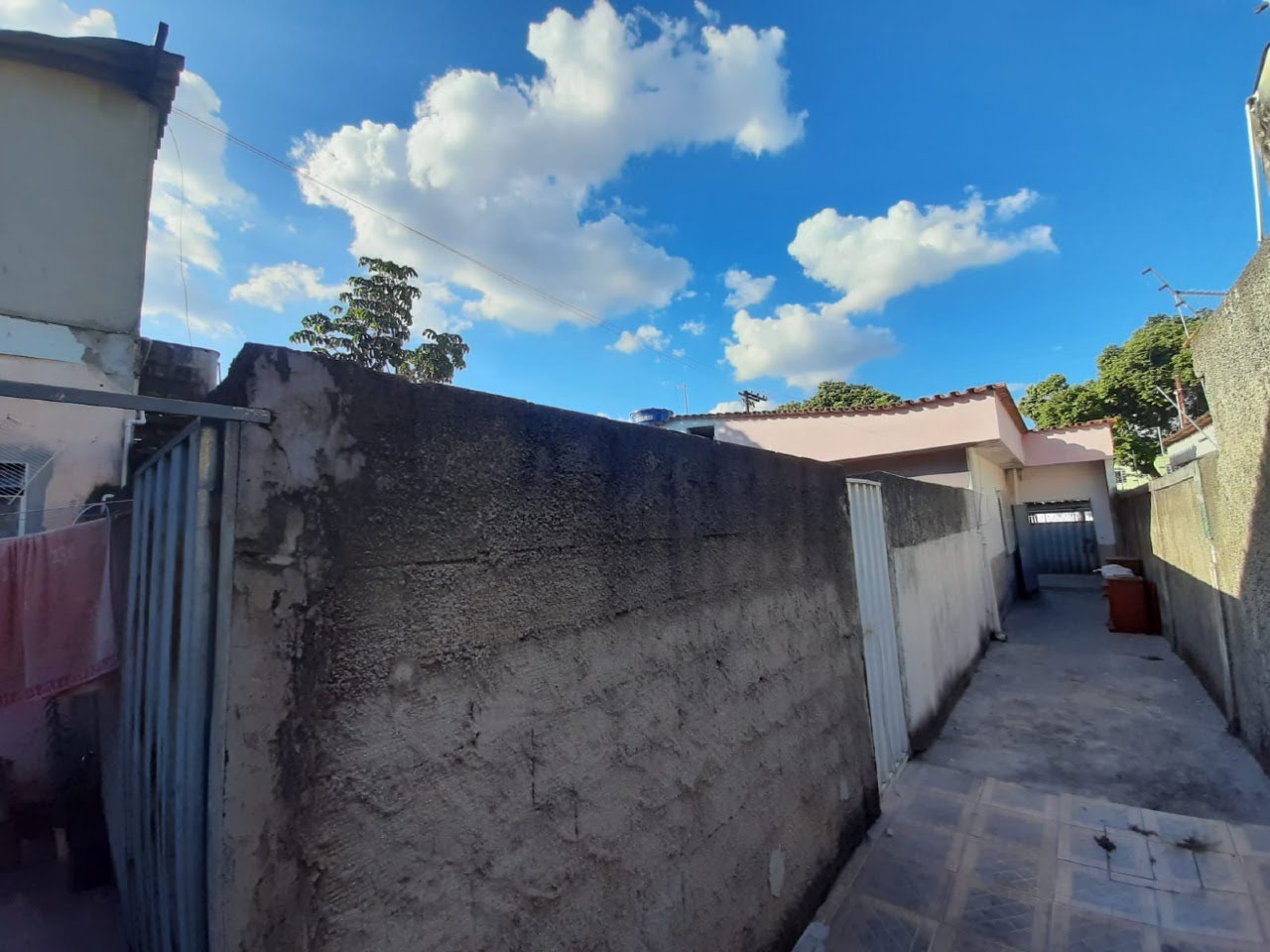 Casa à venda com 3 quartos, 1 suíte, 2 vagas e 300m² no Piratininga, Belo Horizonte (MG) — foto 3 de 5