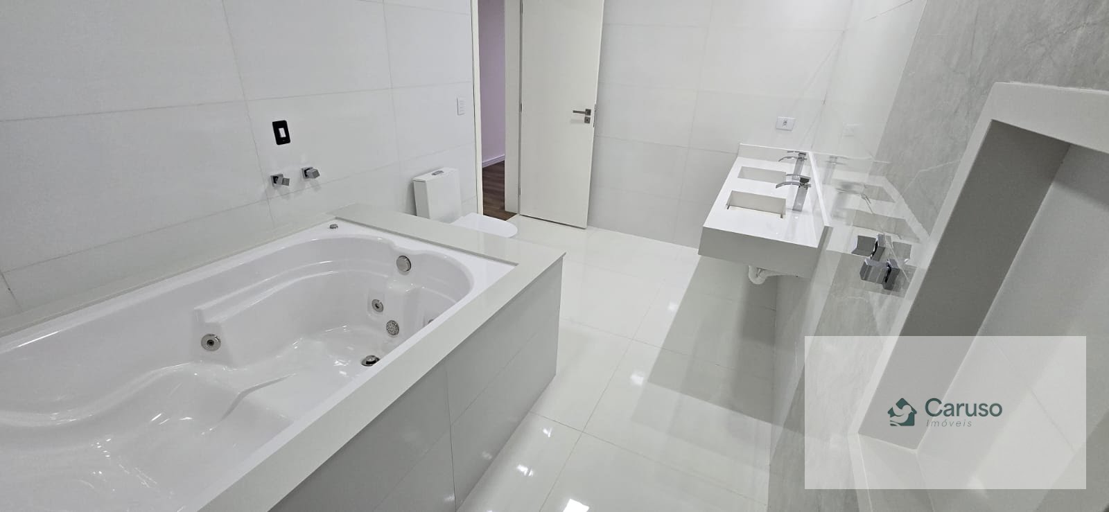 Casa à venda com 4 suítes, 4 vagas e 300m² no Condomínio Real Park, Arujá (SP) — foto 9 de 26