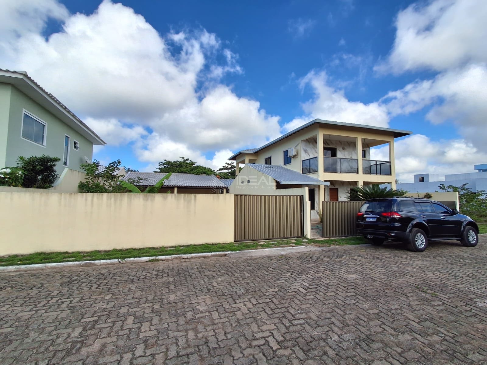 Casa dupolex de 4 quartos para venda no Condomínio Marisol na praia de Manguinhos - São Francisco, RJ