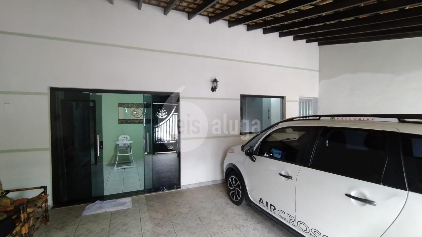 sao duas casa ou uma bem grande,pois foi dividida ,tem 2 relógio 