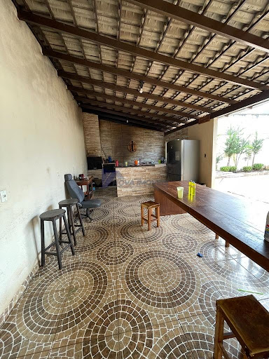 Casa à Venda em Interlagos - 270m², 2 Dormitórios, R$890k