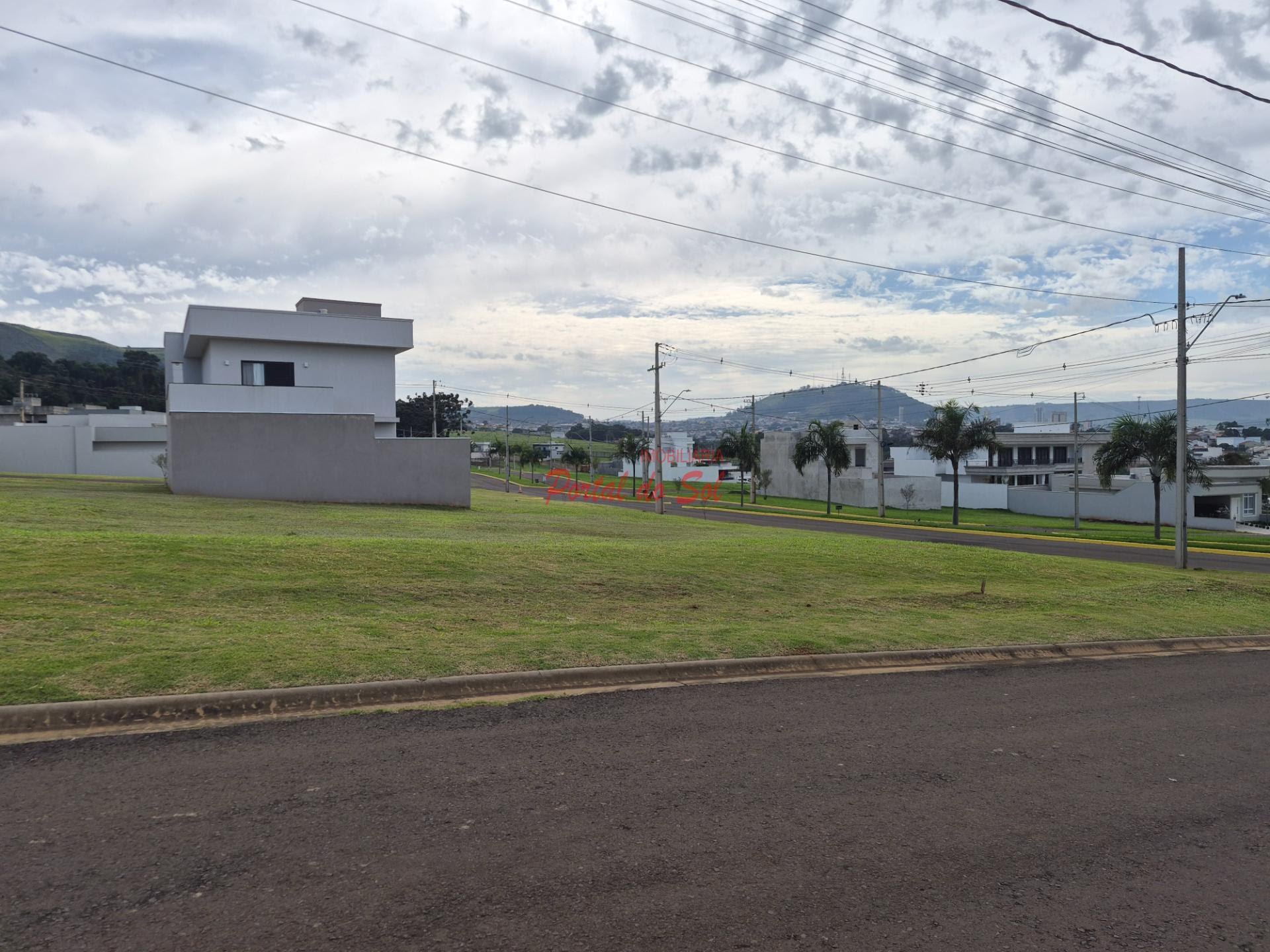 Terreno à venda com 268m² de terreno no Condomínio Maria Thereza Rennó, Santo Antônio da Platina (PR) — foto 2 de 6