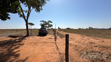 Chácara no bairro Pé de Galinha em Adamantina/SP;  3 Alqueires;   Propriedade toda cercada, contendo poço artesiano, caixa de 20 mil litros, curral de ferro, piquetes e água encanada;  Frente para a Rodovia Vicinal;  R$ 880.000,00