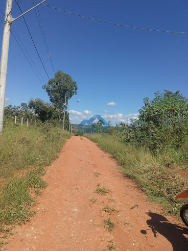 Terreno com casa em construção de 02 andares, em acabamento.  
